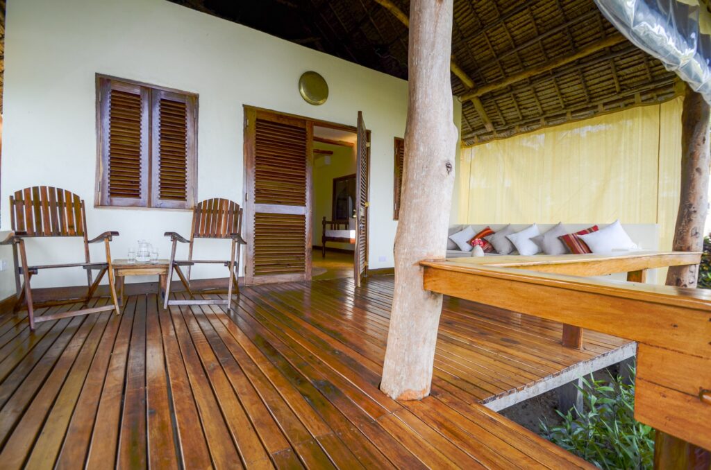 13. room 1 - veranda (b)